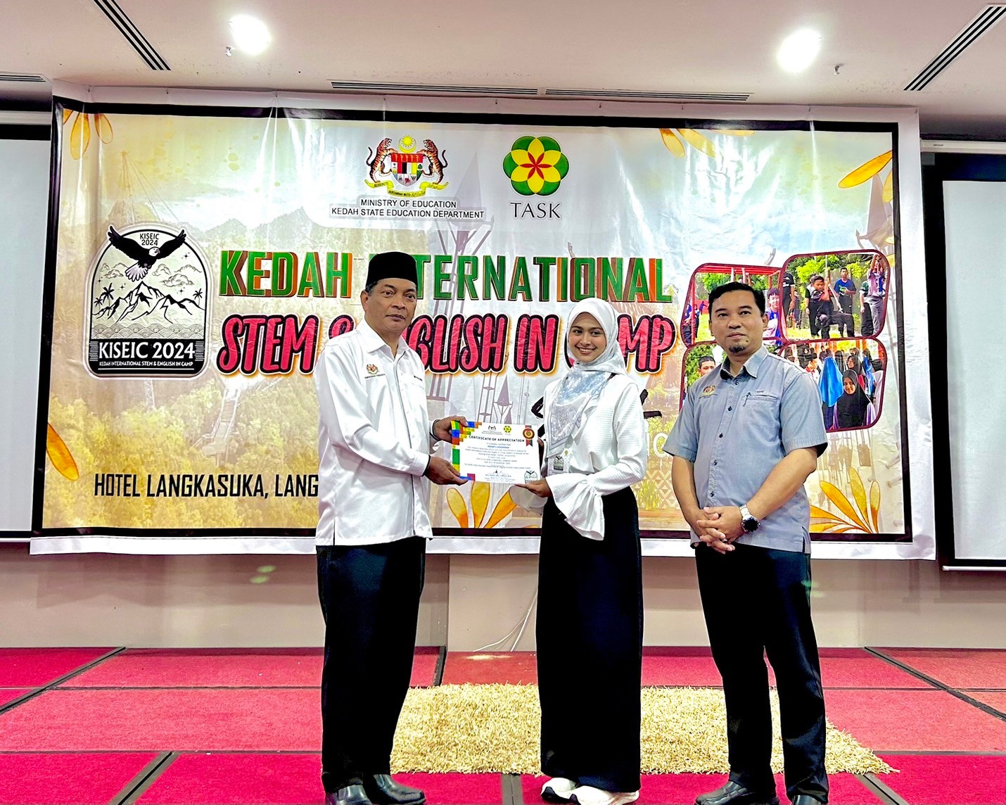 LINE_ALBUM_khay Stem and English Camp n prathes maleseiy_241120_40.jpg